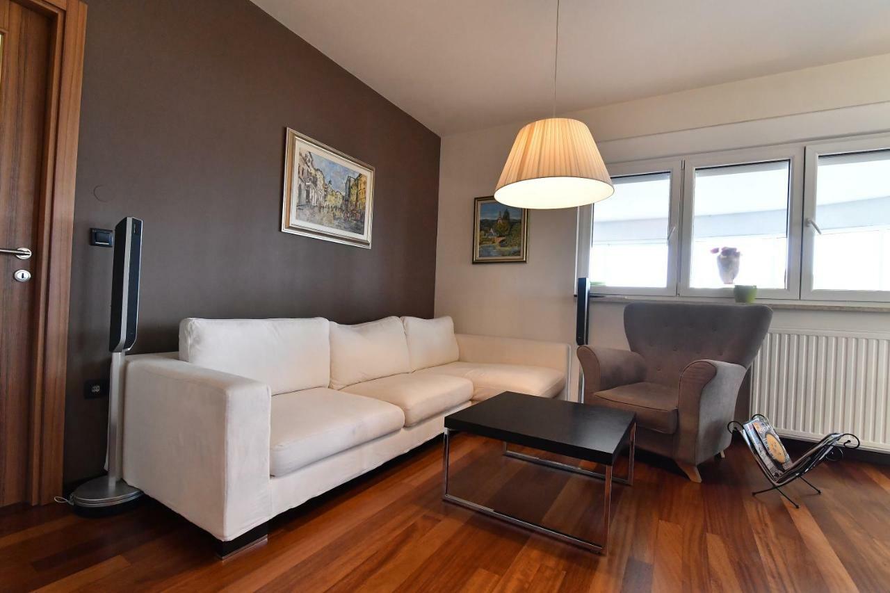 City Penthouse Vita 普拉 外观 照片